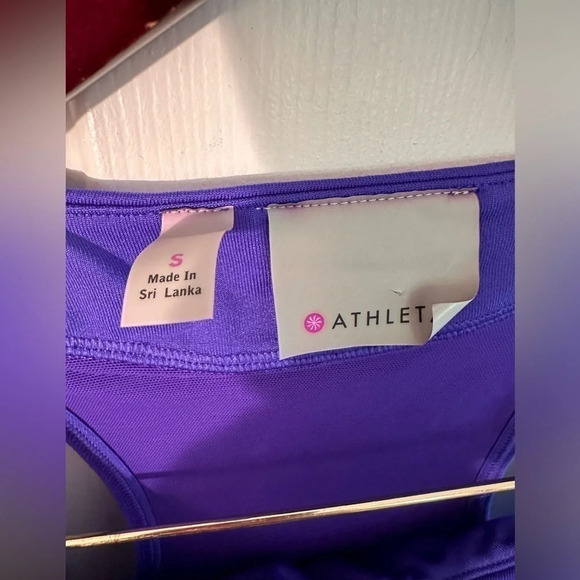 EUC ATHLETA Retro Purple Racerback Tank Back Pockets Built In Bra Padding Small - Picture 3 of 8